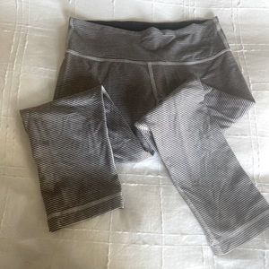 Lululemon black quiet stripe cropped leggings size 6
